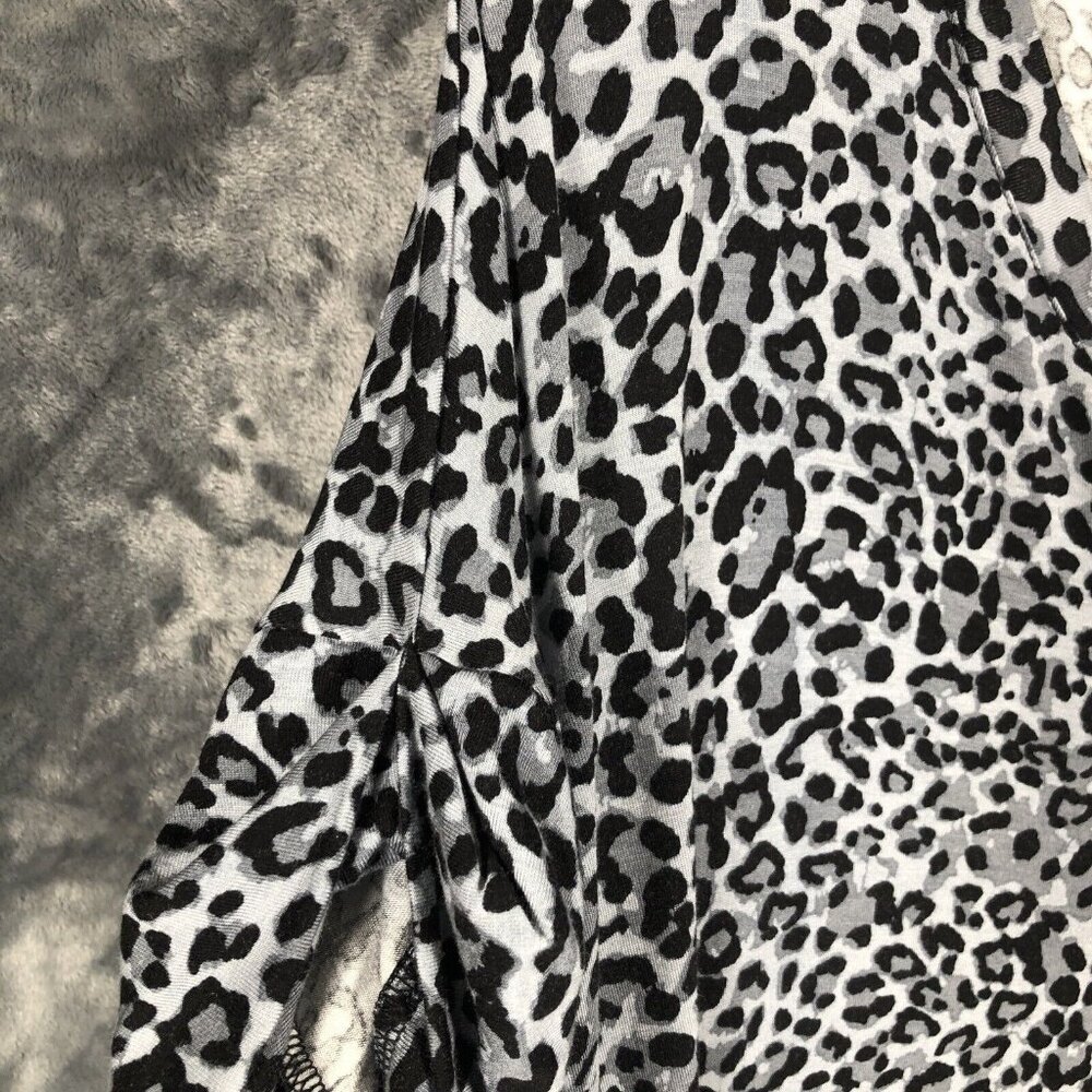 Zenana Grey Cheetah Print Loose Fit Long Length Top Women's Size Medium - Picture 7 of 12